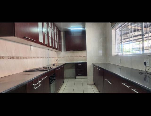 6 BEDROOM HOUSE FOR SALE IN BRACKENDOWNS